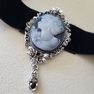 Vintage Cameo Velvet Choker 90s Necklace